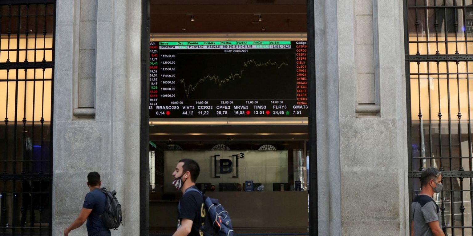 Bolsa brasileira ultrapassa 164 mil pontos e atinge novo recorde