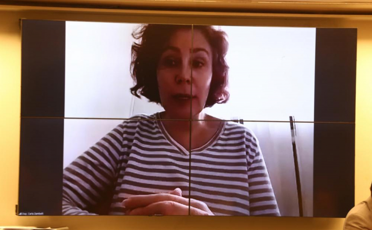 Relator da CCJ vota contra cassação de Carla Zambelli