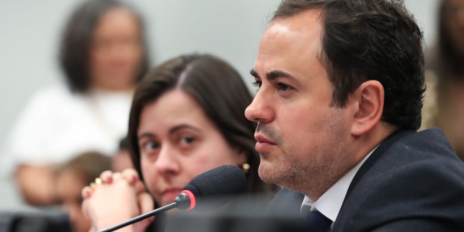 Câmara suspende Glauber Braga por seis meses em votação acirrada