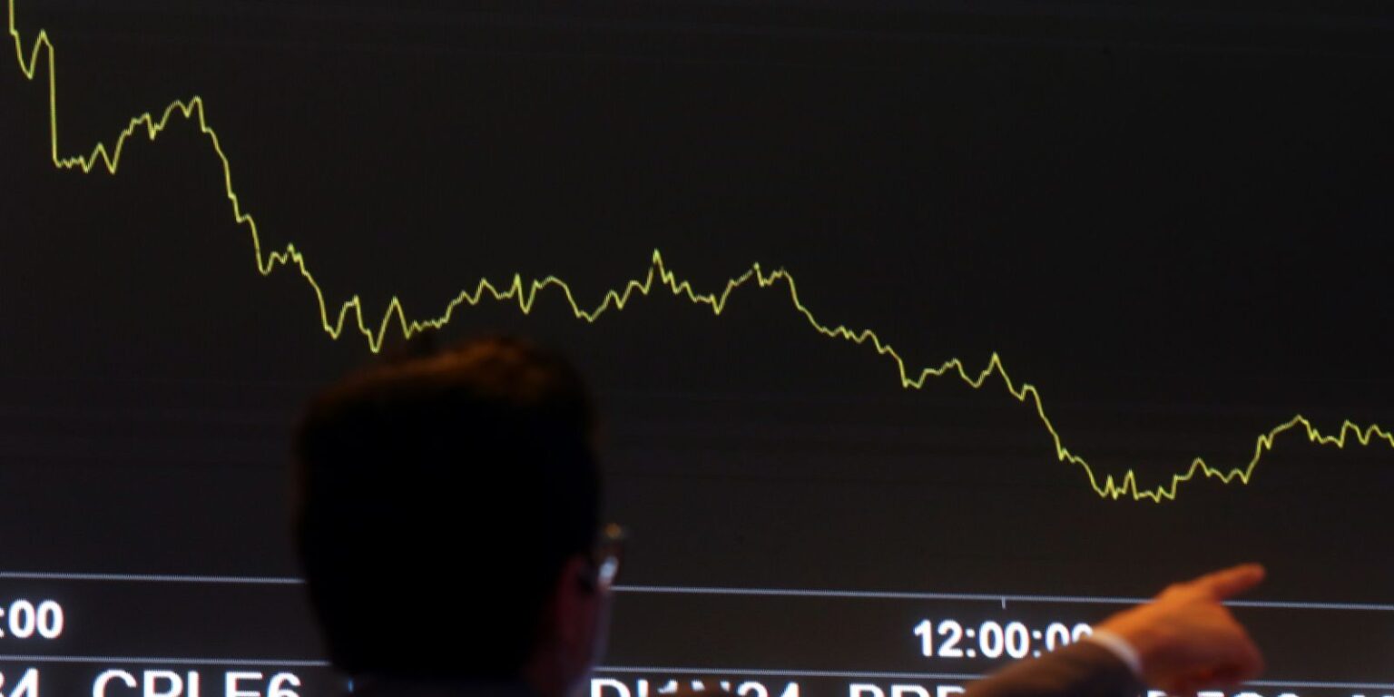 Bolsa alcança novo recorde impulsionada por petrobras e dólar em queda
