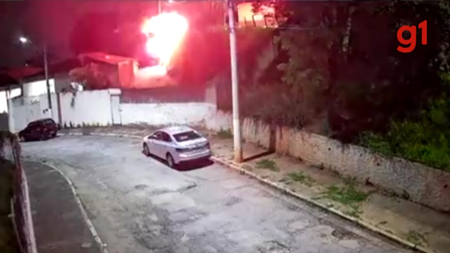 Motorista é preso após perseguição, acidente e incêndio veicular em aparecida