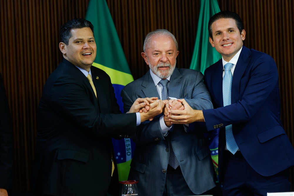 Lula Busca Reaproximação com Líderes do Congresso para Diálogo Político