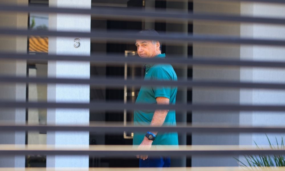 Bolsonaro poderá ir ao semiaberto em 2033 e cumprir pena até 2052