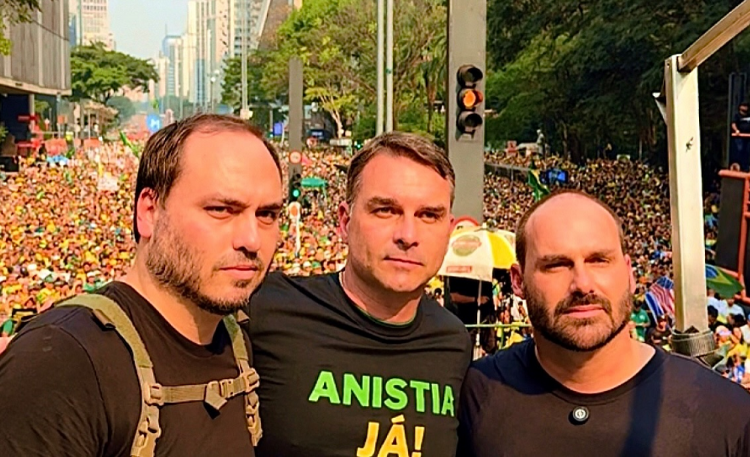 Flávio e Eduardo Bolsonaro Confirmam Participação em Cúpula Internacional Contra o