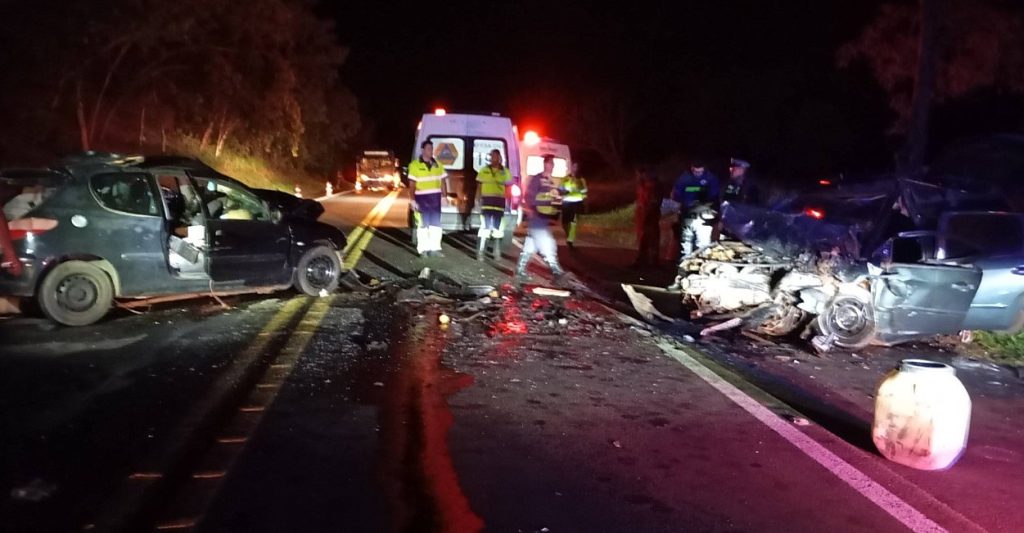 Acidente Fatal na SP-215 Causa duas Mortes e Três Feridos em Ribeirão Bonito um