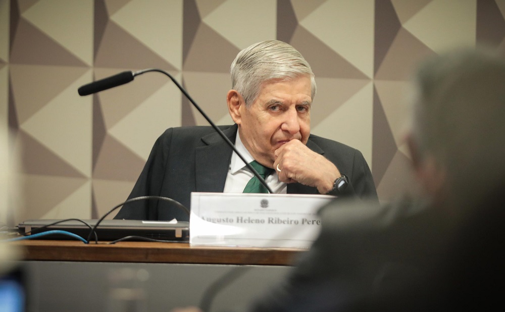 Moraes pede laudo pericial após contradições sobre saúde de Heleno