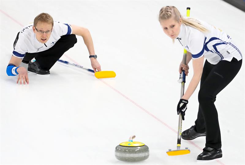 Desvendando o Curling: A Fascinante Fusão de Estratégia e Precisão no Gelo