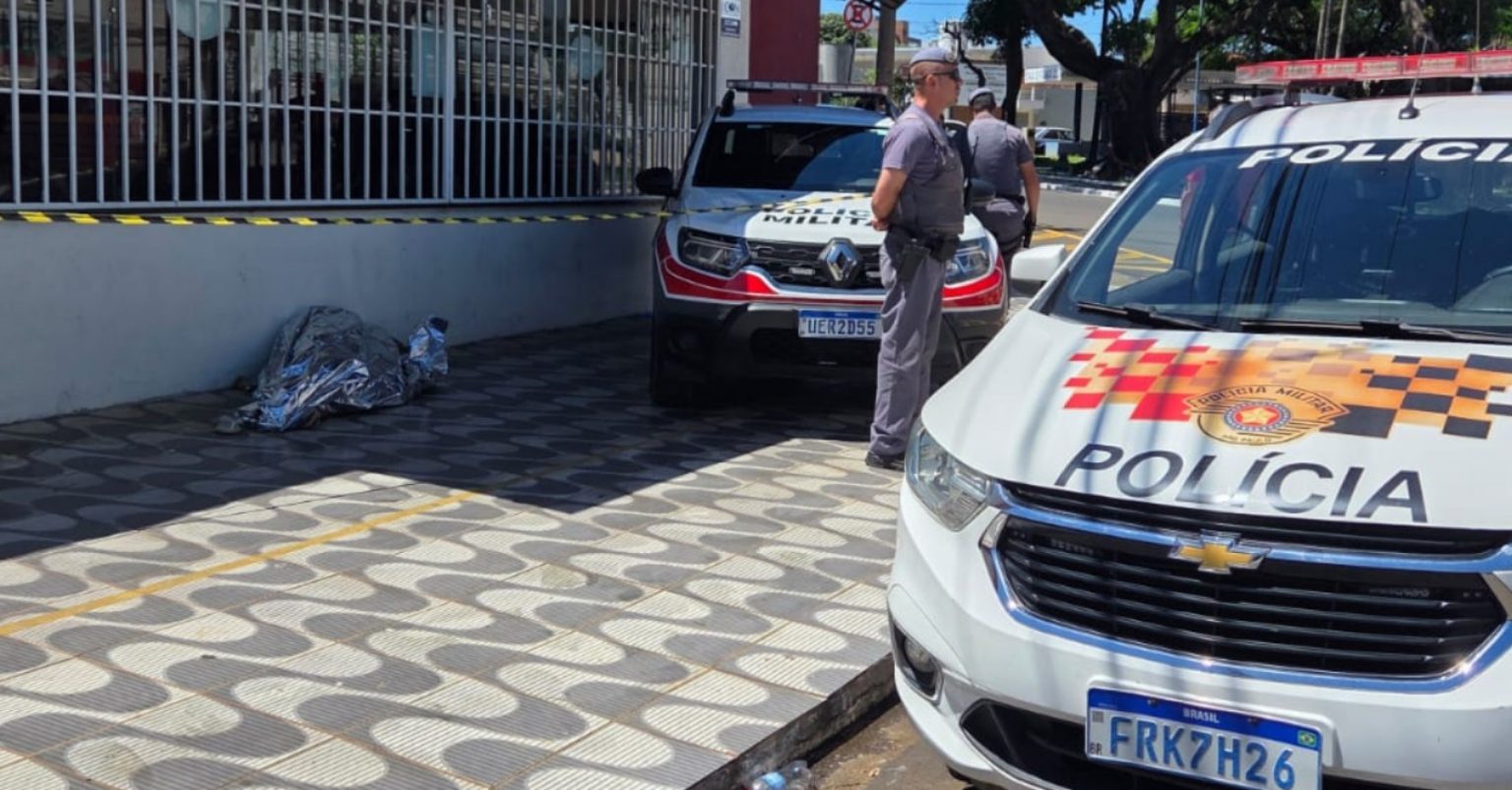 Homem é Encontrado Morto em Calçada de Franca; Polícia Investiga Causa Indeterminada