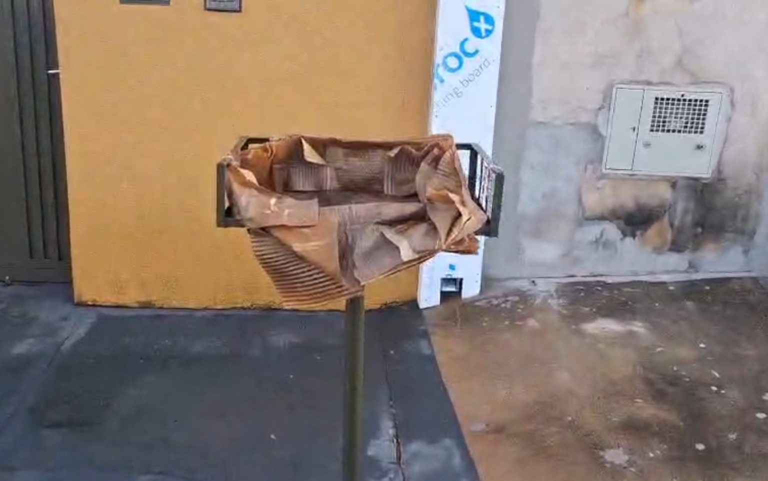 Bebê Recém-Nascida com Cordão Umbilical é Resgatada Viva de Lixeira em Guariba (SP)