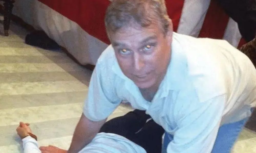 Caso Epstein: Novos Documentos Aprofundam Escrutínio sobre Príncipe Andrew