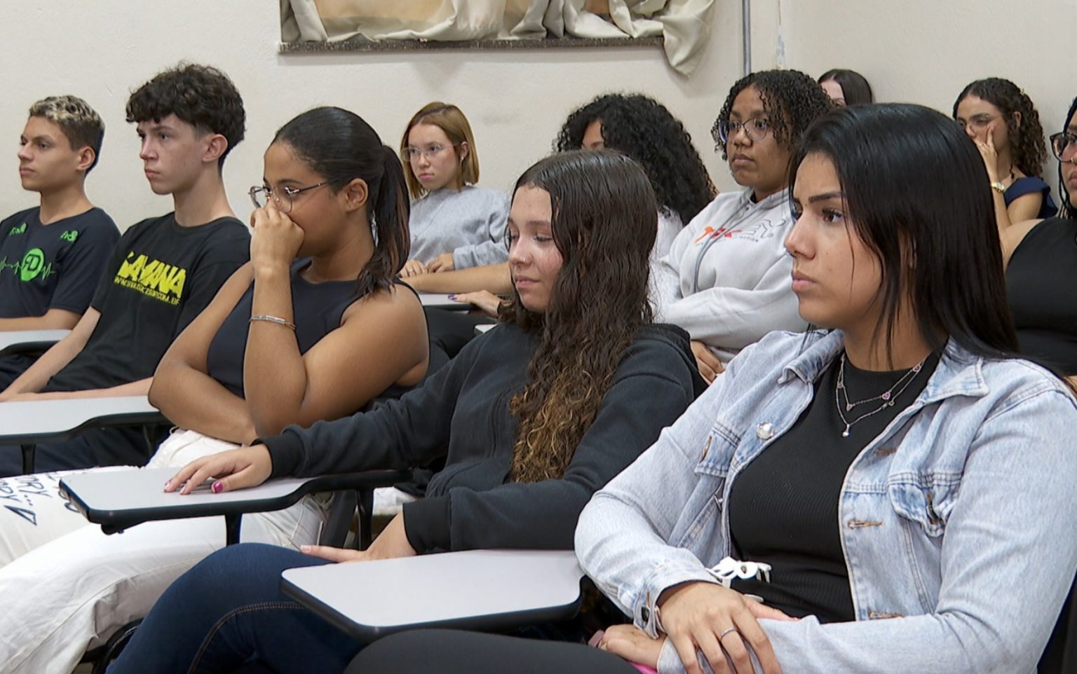 Ribeirão Preto: Queda nas Matrículas do Ensino Básico Revela Múltiplos Desafios Demográficos e Educacionais