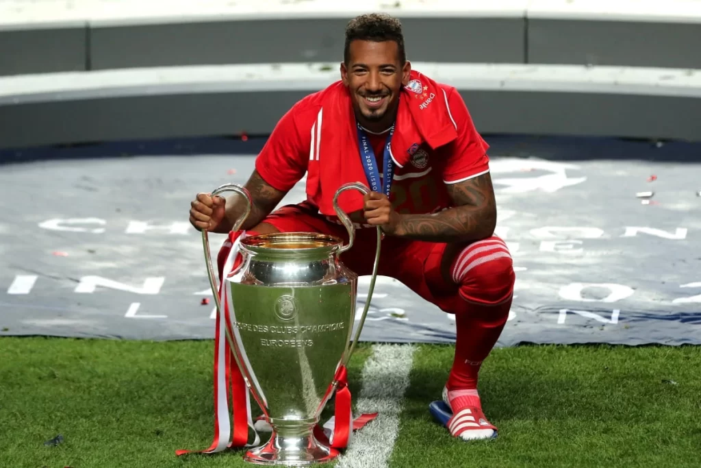 Jérôme Boateng, Campeão Mundial de 2014, é Flagrado Dirigindo sem Habilitação em Mais Um Capítulo de Sua Vida Conturbada