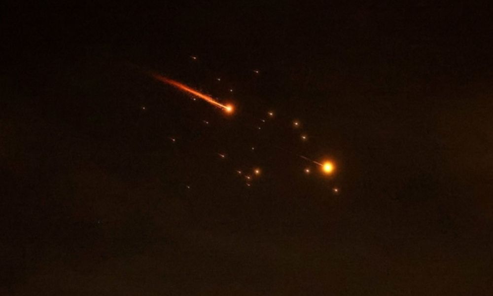 Israel Intensifica Operações Terrestres no Líbano: Estratégia de Longo Prazo Aprofunda Crise Regional