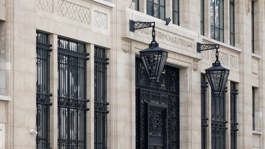 França Frustra Ataque Terrorista com Bomba Improvisada Perto de Banco em Paris