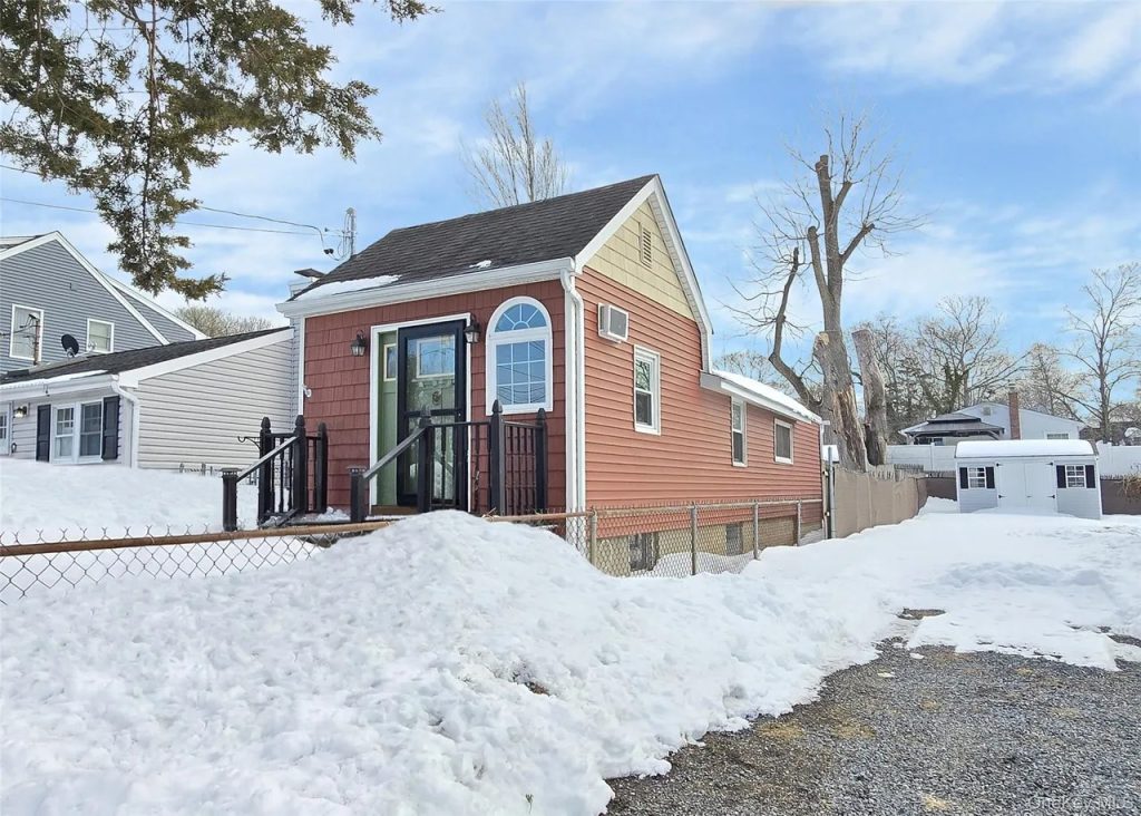 Casa Minúscula em Long Island Viraliza: Imóvel Sem Quarto e Preço Competitivo Desperta Curiosidade