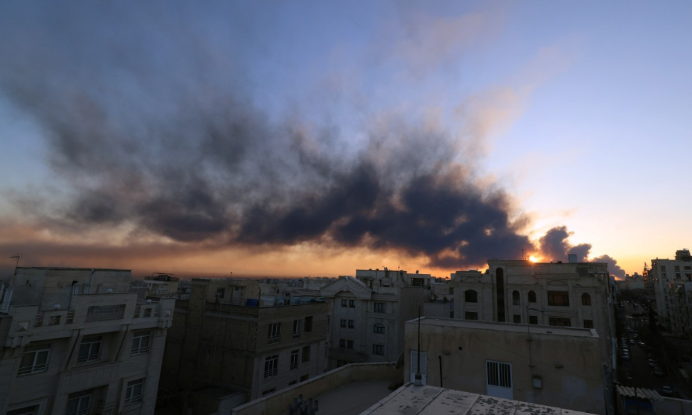 Escalada Dramática: EUA e Israel Atacam Sede da Assembleia de Especialistas do Irã em Quarto Dia de Conflito