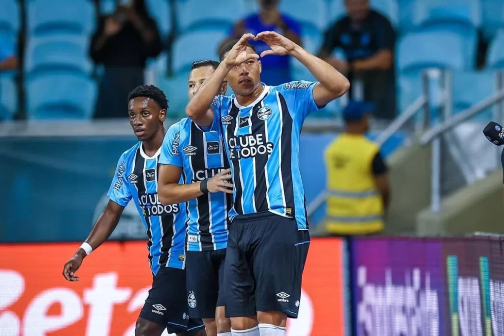 Brasileirão: Grêmio e Chapecoense se Enfrentam em Duelo Crucial por Objetivos Distintos