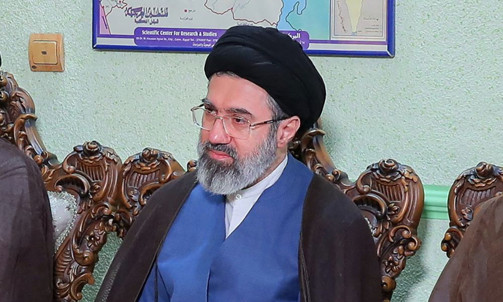 Mojtaba Khamenei: Ascensão ao Poder em Meio a Tensões Geopolíticas no Irã