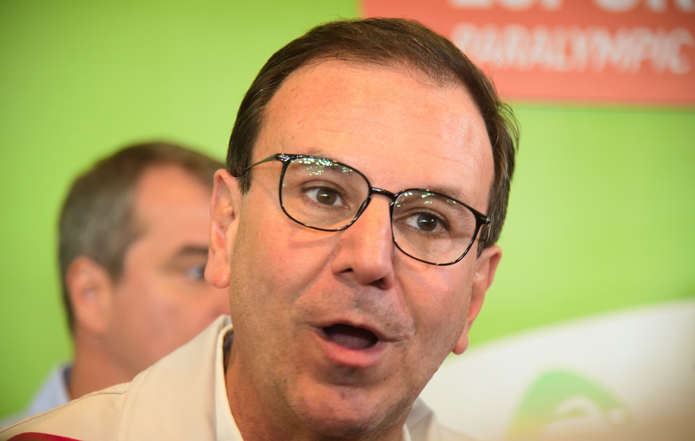 Confronto Político Aceso: Eduardo Paes Ataca Cláudio Castro por Renúncia Antes de Julgamento no TSE