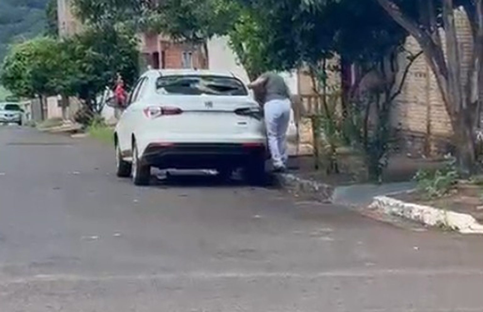 Escândalo em Igarapava: Diretor é Exonerado Após Carro Oficial Ser Danificado por Ex-Esposa em Confronto Pessoal