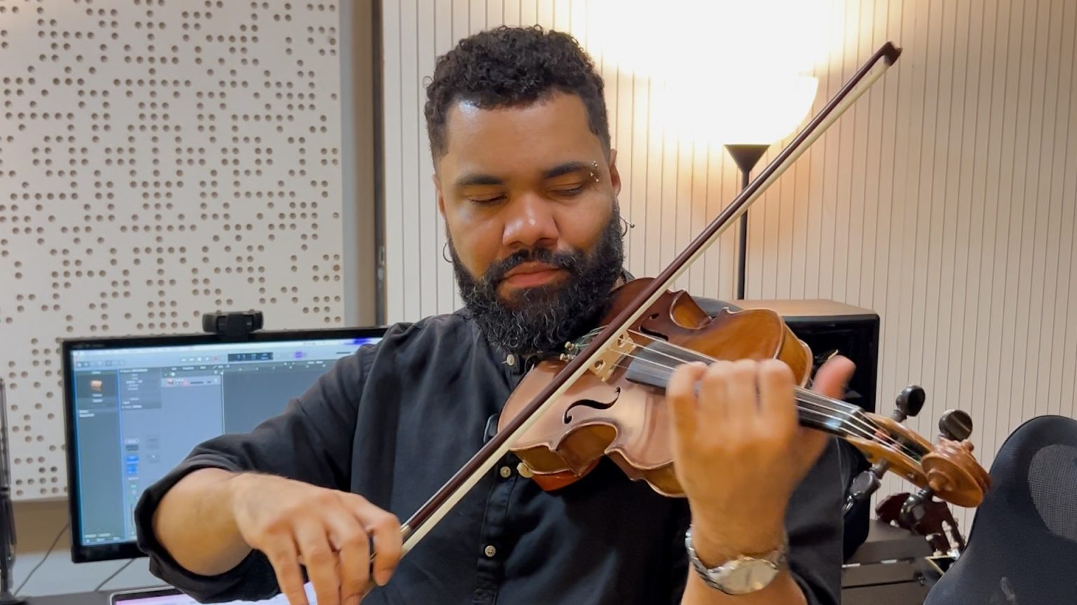 Vitor Zafer: De Ribeirão Preto para o Cenário Global das Trilhas Sonoras