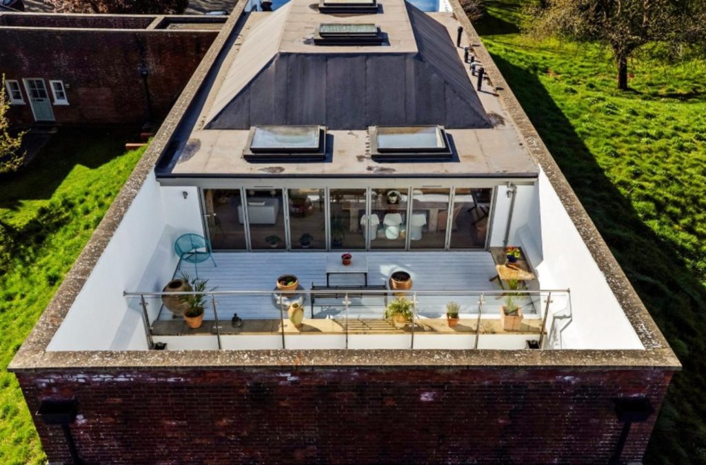 De Búnker da RAF a Lar Moderno: A Surpreendente Reimaginação de uma Fortificação da Segunda Guerra