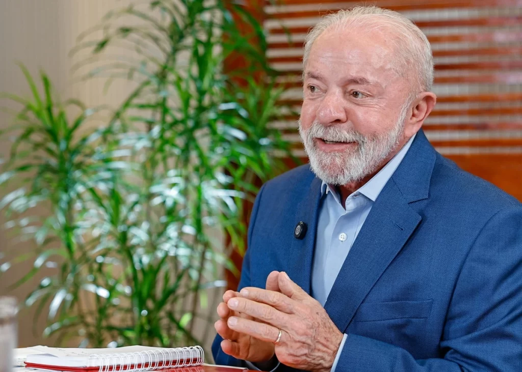 Governo Lula Enfrenta Resistência em Propostas para Frear Preços dos Combustíveis