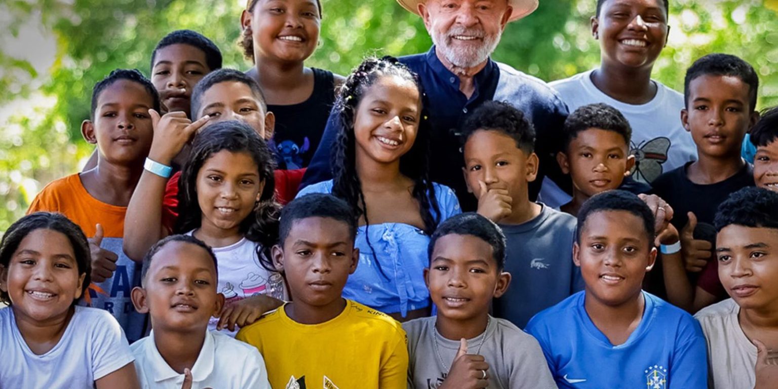 Líderes Brasileiros Destacam Renovação e União em Mensagens de Páscoa