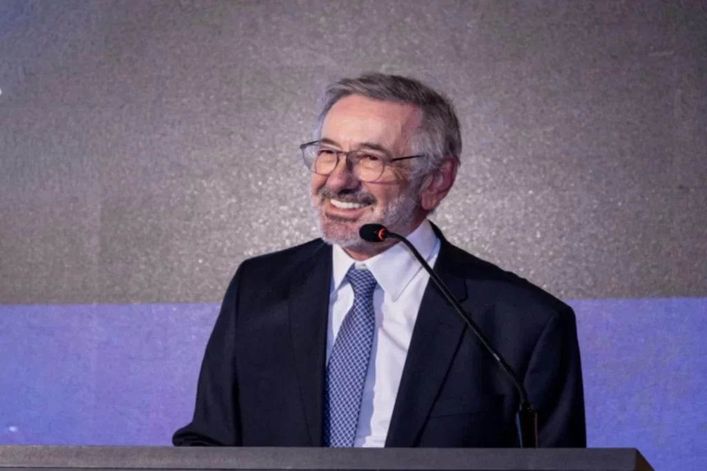 Márcio Elias Assume a Liderança do MDIC com Foco na Continuidade Estratégica