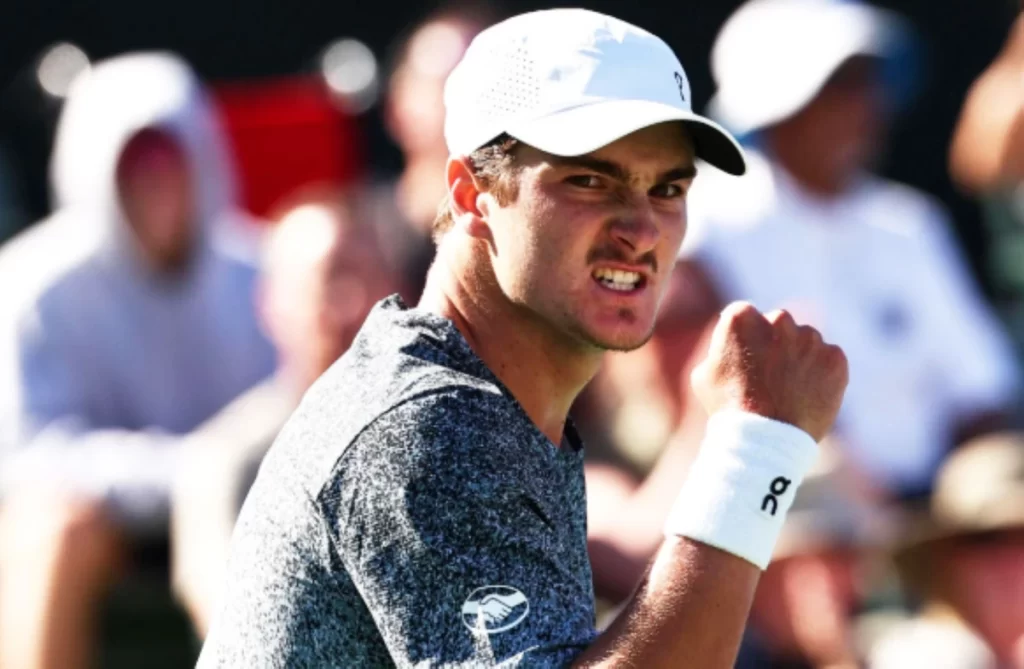 João Fonseca Desafia Novak Djokovic em Roland Garros, Concluindo Sequência de Confrontos com a Elite