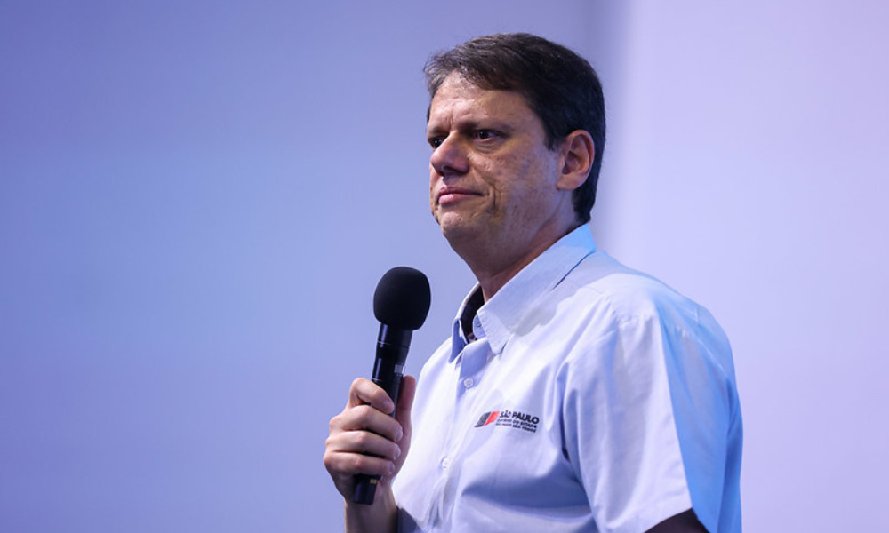 Chapa de Tarcísio Mantém Convenção Conjunta para 2026 Apesar de Crises Políticas