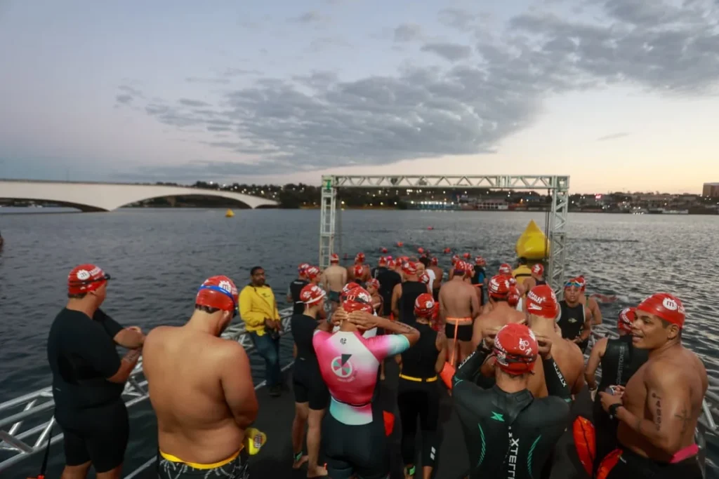 Pontapé Inicial Vibrante: Aquathlon Super Sprint Abre o Metrópoles Endurance no Lago Sul