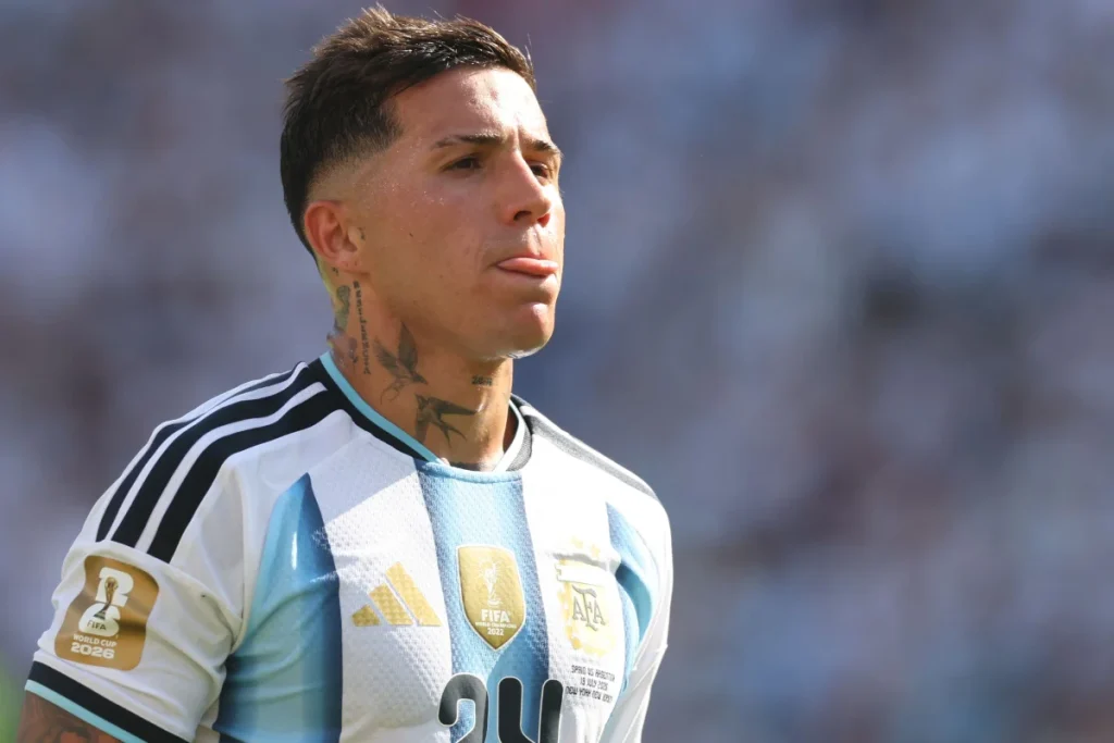 Enzo Fernández: A Expulsão em Copa, o Vice e a Invocação do Espírito Argentino de Luta