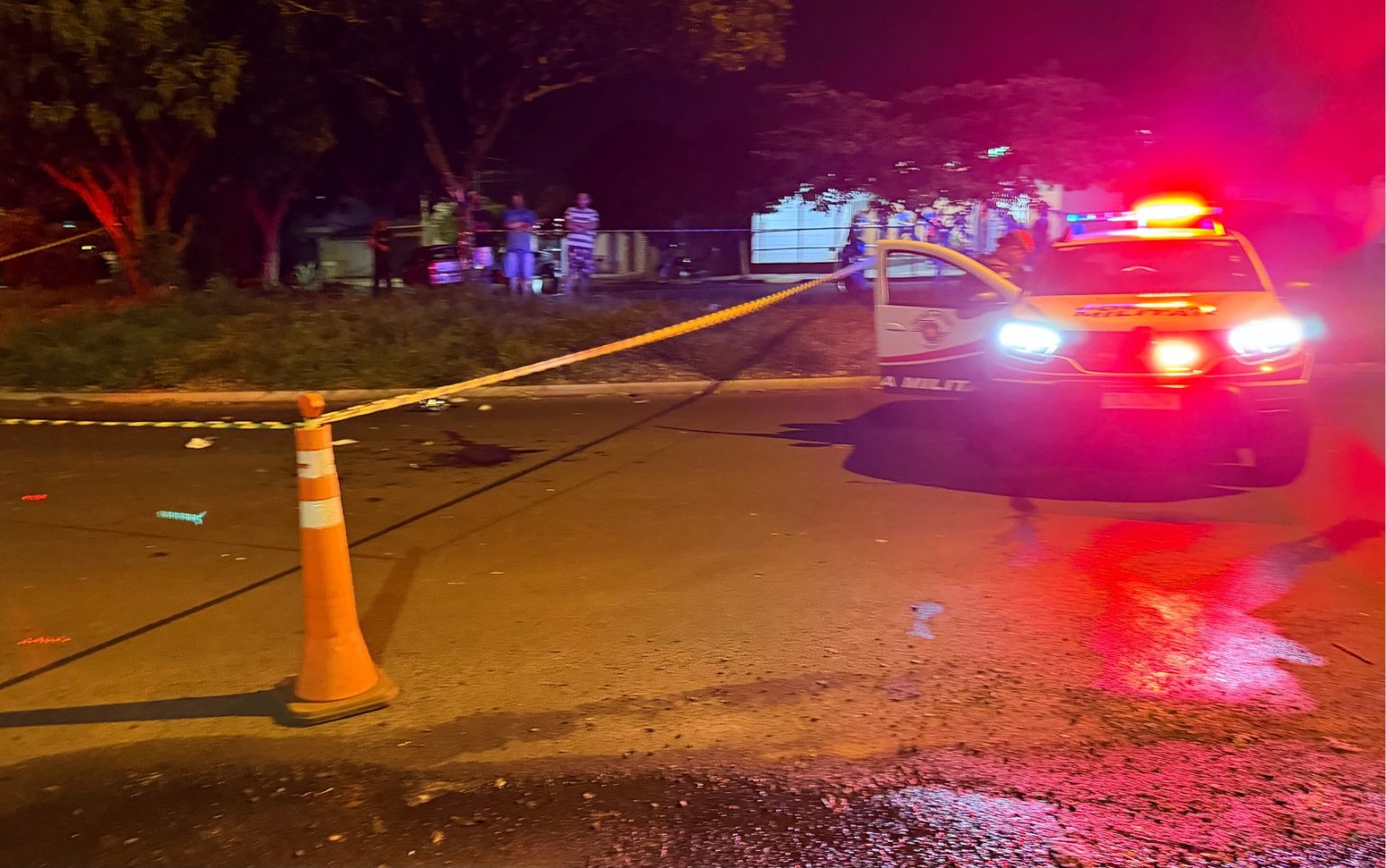 Acidente Grave em Ribeirão Preto: Motociclistas Feridos e Motocicleta Removida Antes da Perícia