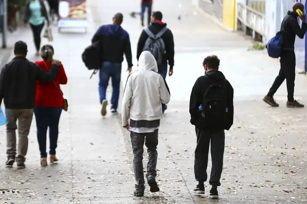 Brasil em Transição: Inverno se Despede com Frio no Sul e Alerta de Seca Persistente