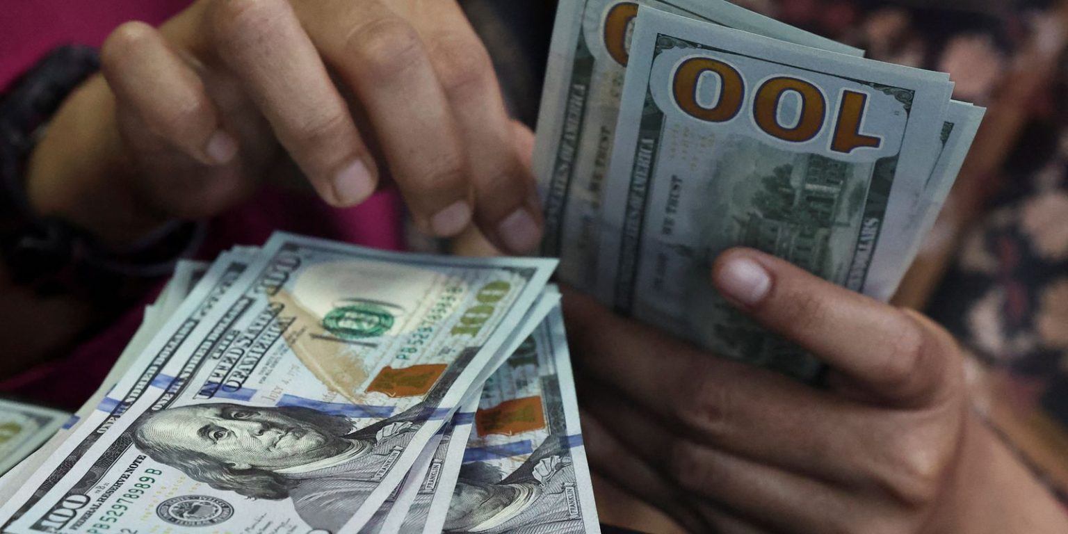 Mercado Financeiro Busca Ajustes Pós-Eleição: Dólar Cai e Ibovespa Recua em Meio a Incertezas