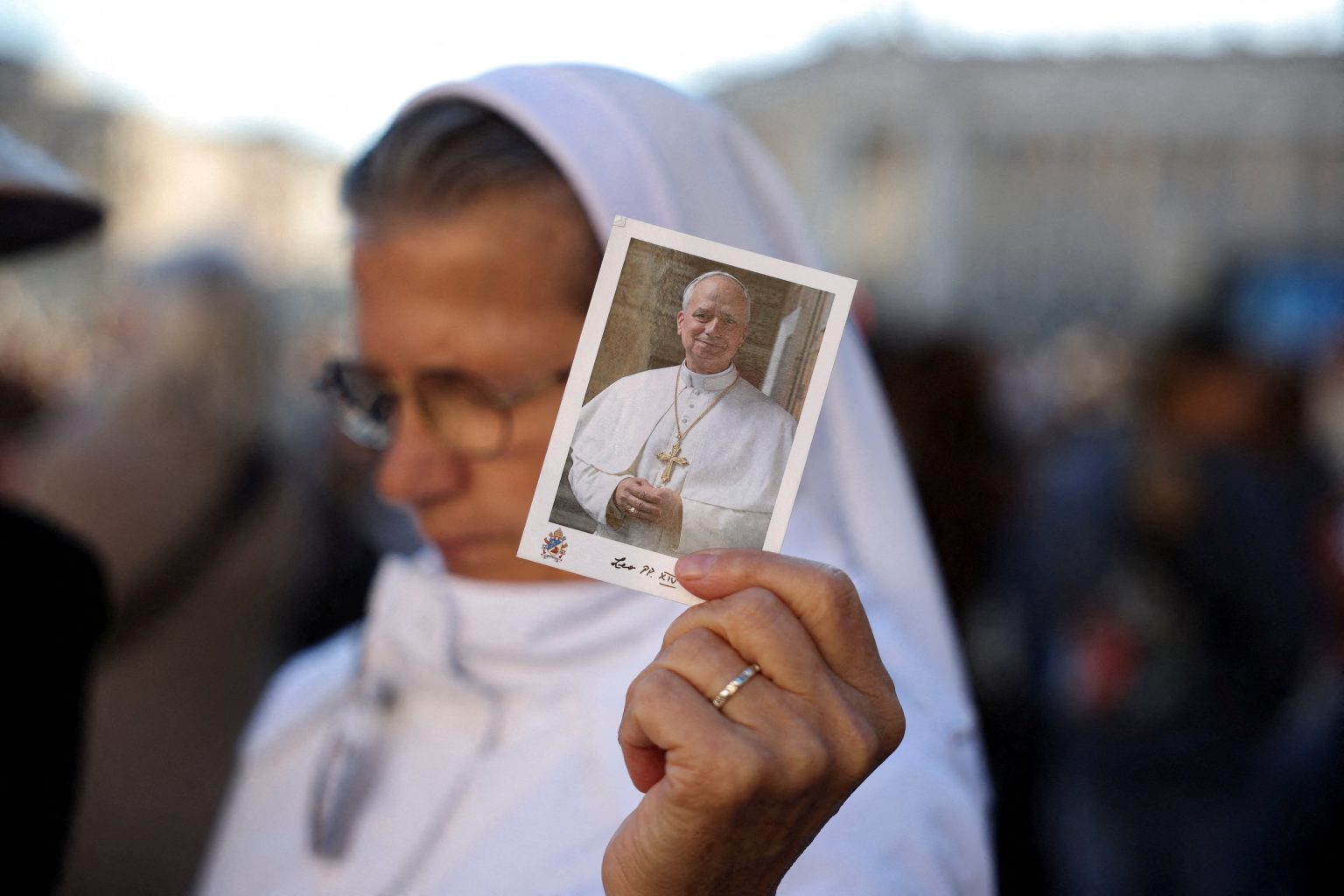 Papa Leão XIV Supera Cirurgia de Câncer de Pulmão com Noite Tranquila e Vaticano Aposta na Transparência