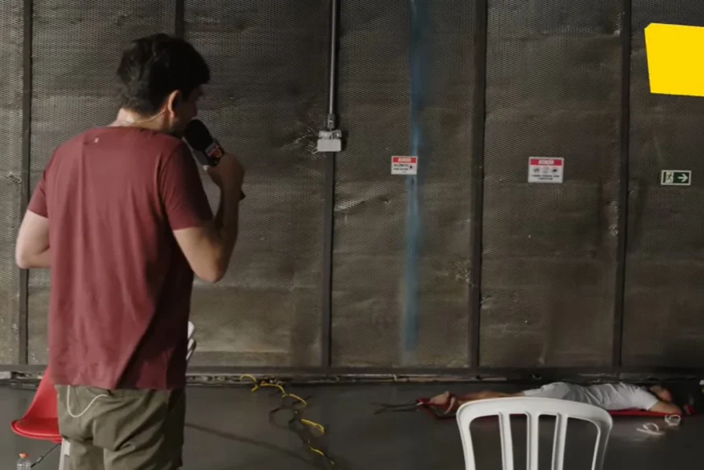 Maratona Digital: O Gesto de Exaustão de Janones em Live Estratégica de Apoio a Lula