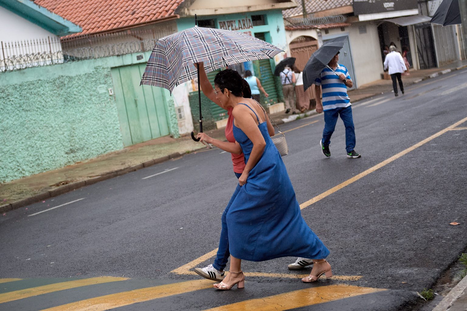 Eleições 2026: Chuva e Vento Marcam 2º Turno em Ribeirão Preto e Franca, Mas Votação Segue Normal